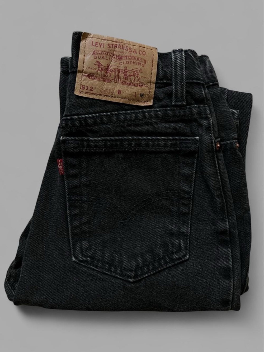 Vintage 1995 Levi’s Women’s 512 Slim Fit Tapered Leg Black Denim Jeans. Size 5.